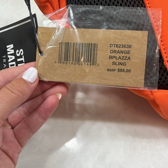 Steve Madden Travel Fanny Pack Sling Orange Large Nylon Bag Crossbody NWT - Picture 6 of 8